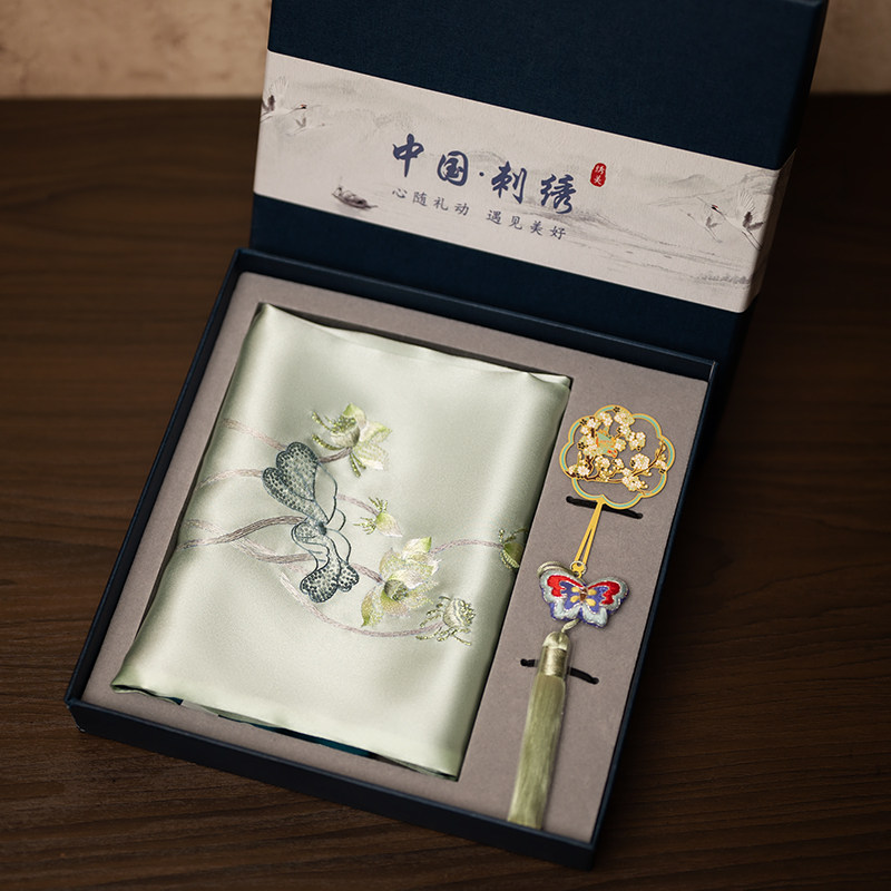 Embroidery Set - Набор подарочных коробок: шарф и закладка