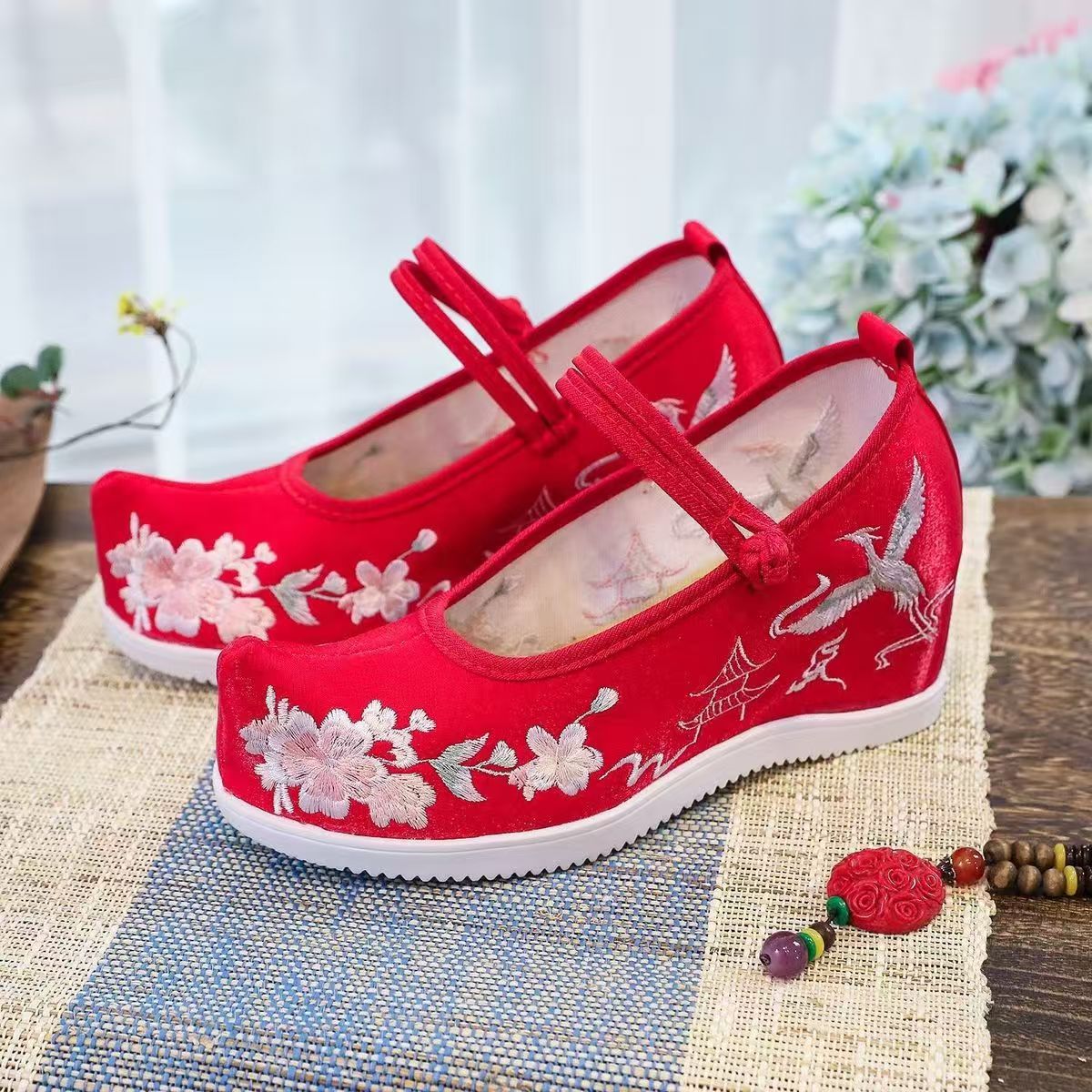 Embroidery Shoes - Женские туфли с увеличенной внутренней вышивкой,